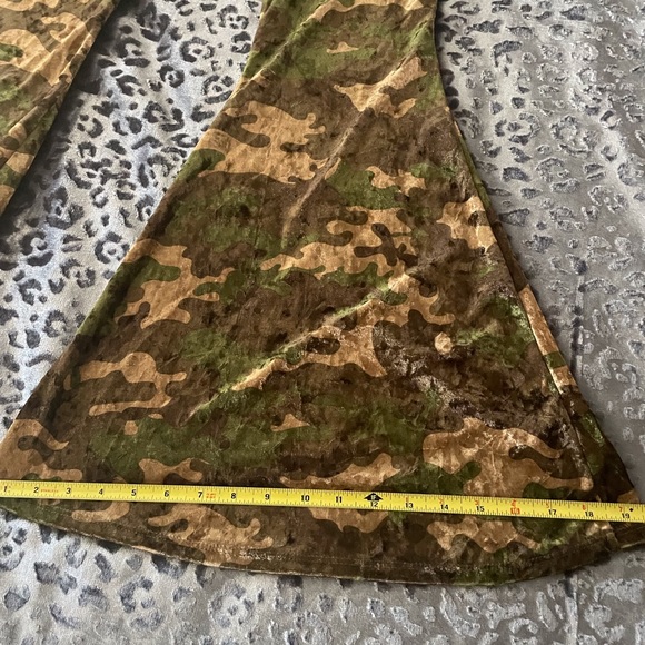 L & B velveteen camouflage wide flare pants. Sz M - Picture 7 of 7